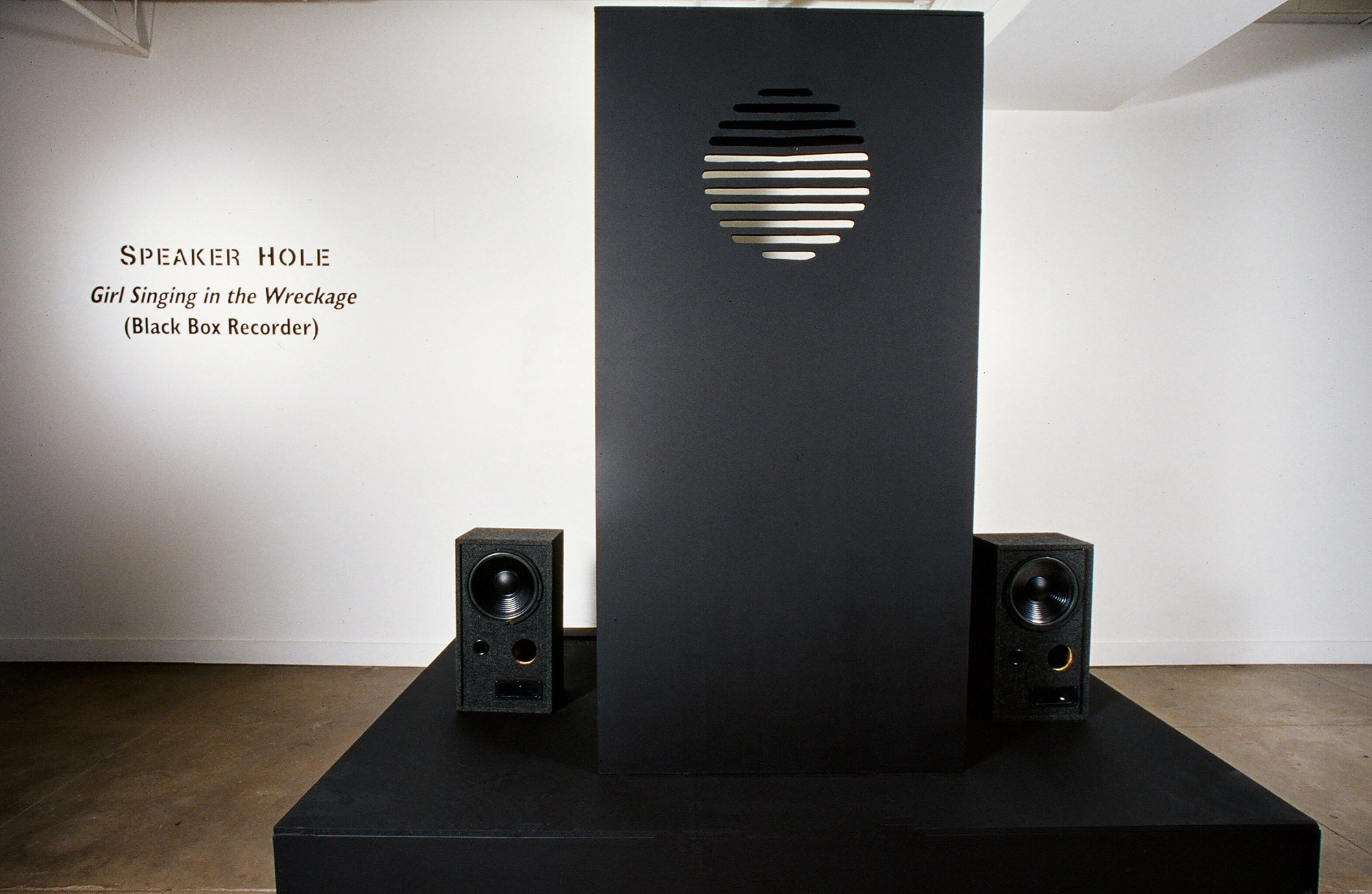 1_Speaker-Hole_OL